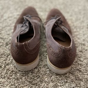 Brown casual tie shoes